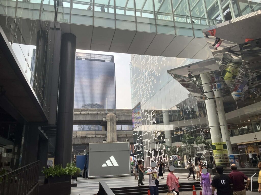 サイアム駅周辺の高架と商業施設の密集