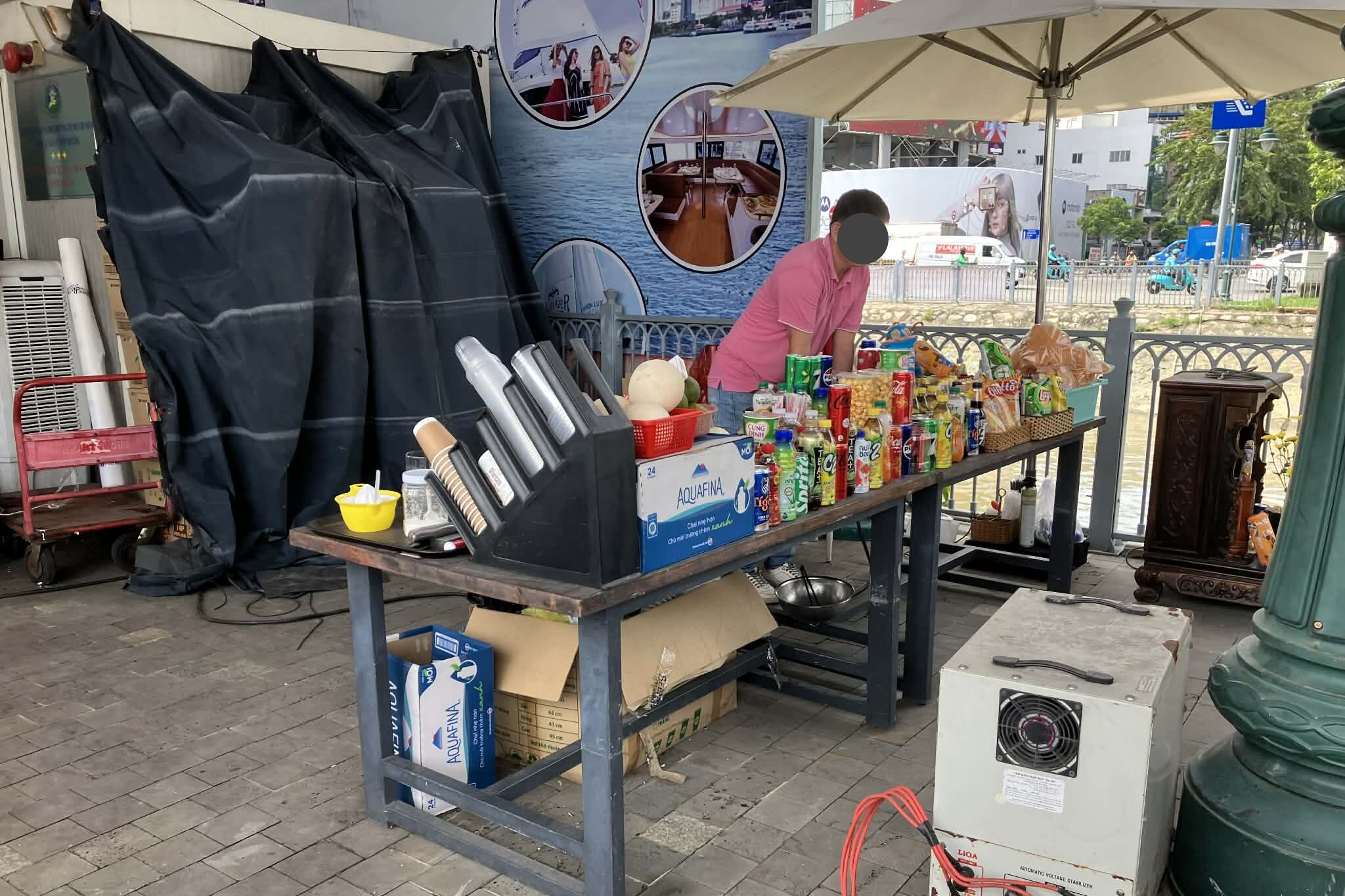 Bach Dangフェリーターミナルの簡易売店