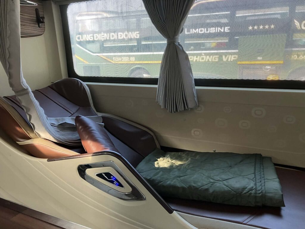 FUTA Bus Lines リムジンシート 寝台バス