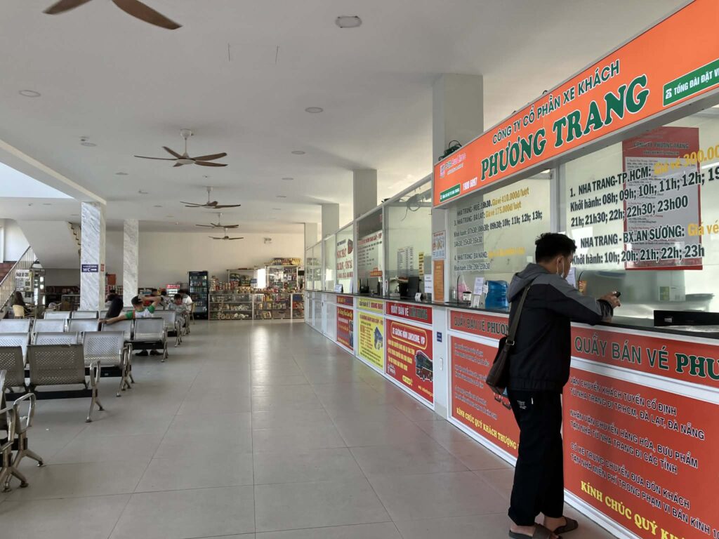 ニャチャン バスターミナル FUTA 窓口 待合