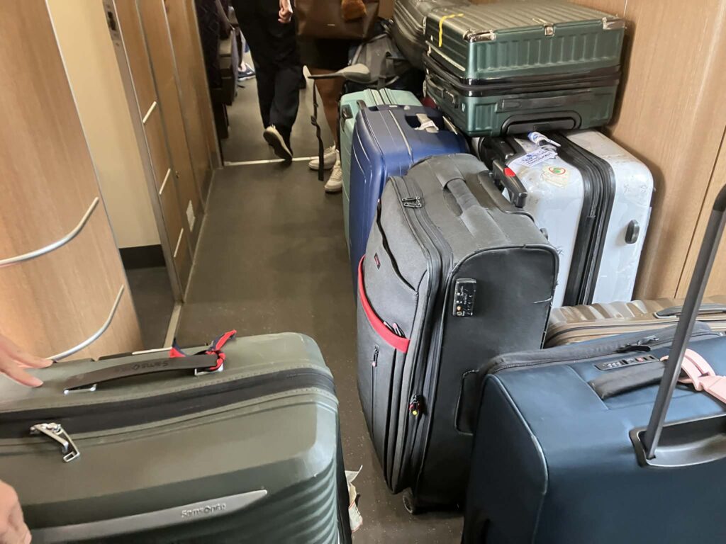 ラオス中国鉄道の荷物スペース