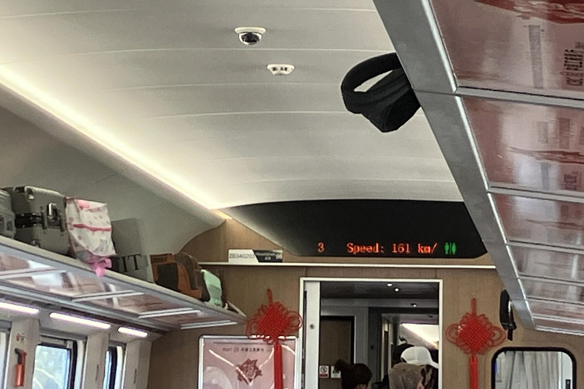 ラオス中国鉄道の車内速度表示