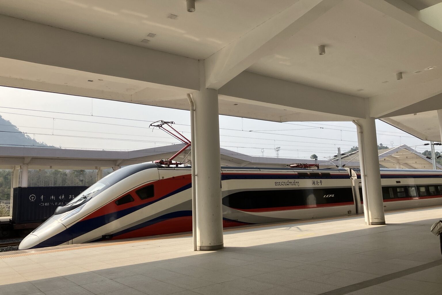 ラオス中国鉄道の列車（LCR）