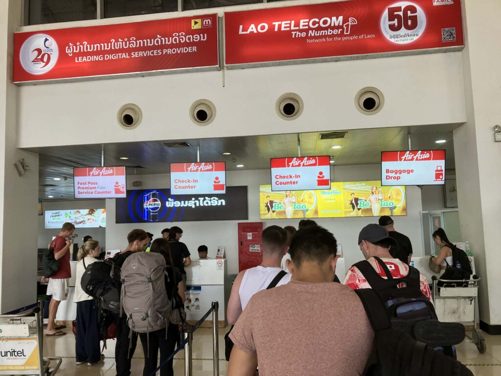 ルアンパバーン空港のチェックインカウンター