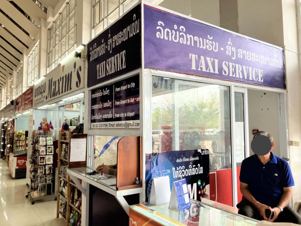 ルアンパバーン空港のタクシーカウンター