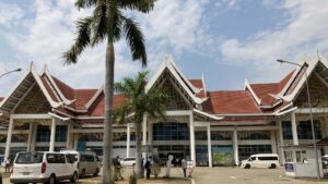 ルアンパバーン空港のターミナル外観