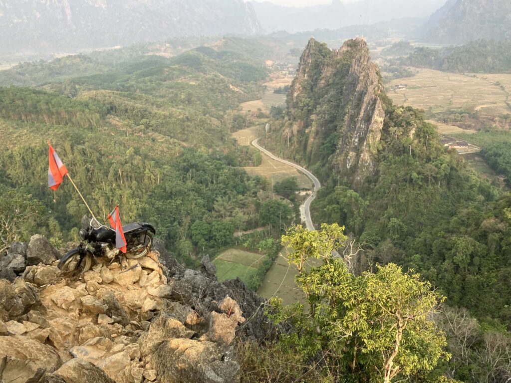 ナムサイビューポイント 頂上のバイクフォトスポット
