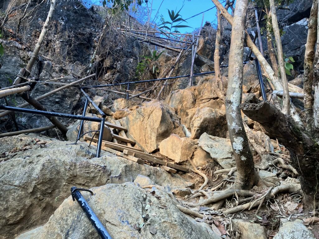 ナムサイビューポイント 岩場の登山ルート 後半の難所