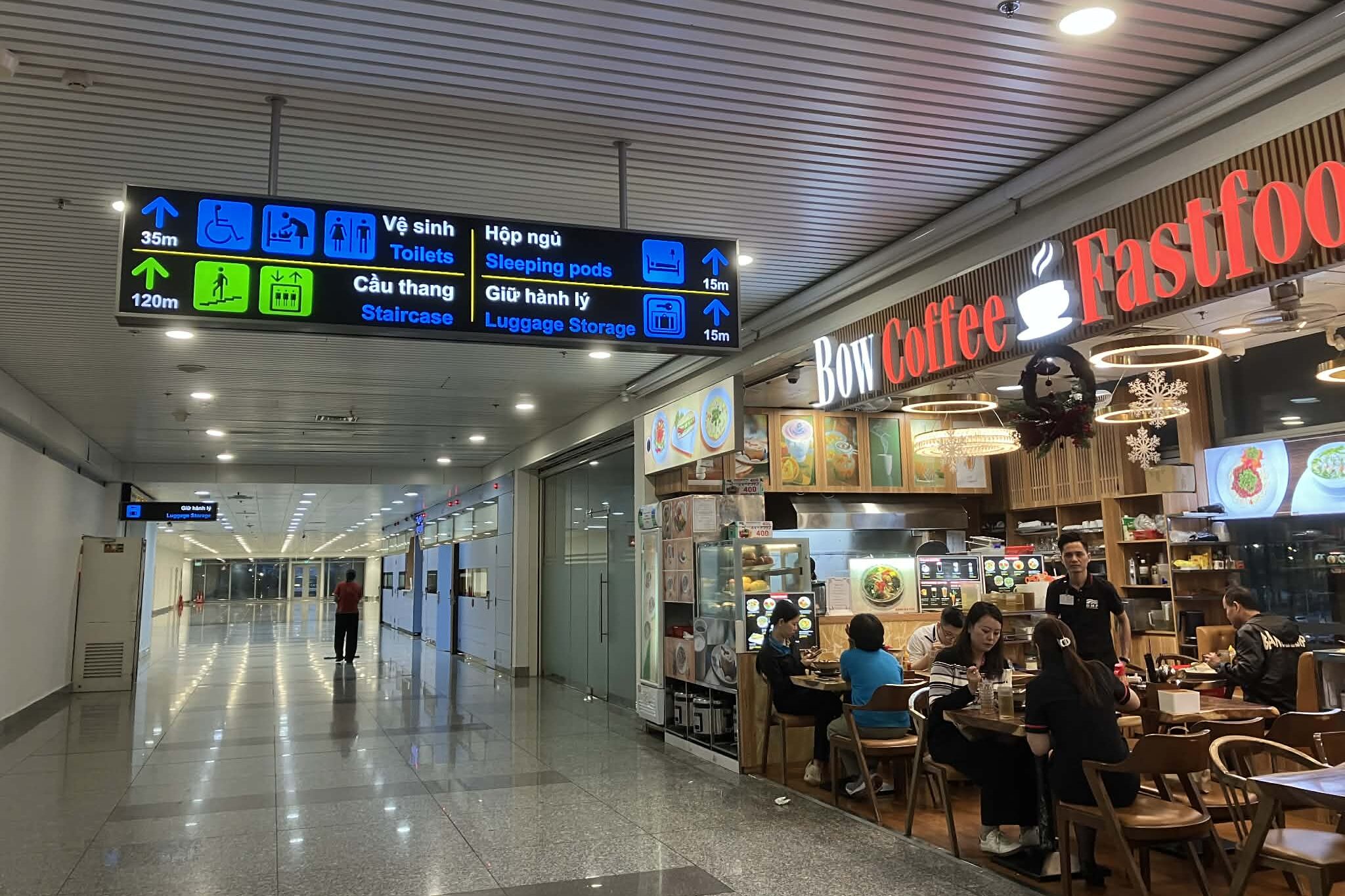 ノイバイ空港T2 2階 レストランエリア Bow Coffee