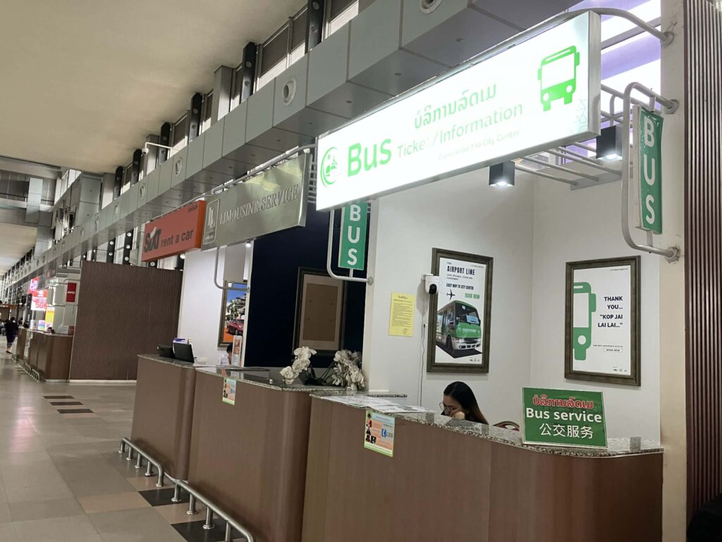 ワットタイ空港 空港バスチケット売り場