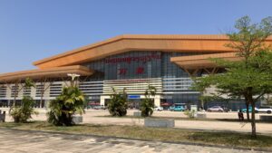 ラオス中国鉄道のビエンチャン駅外観