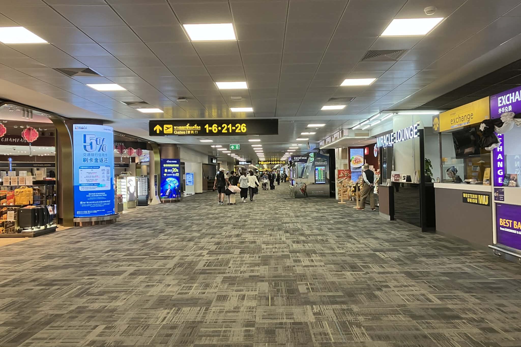 ドンムアン空港T1のミラクルラウンジ周辺通路