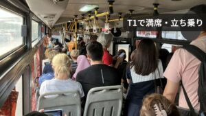 ハノイ86番バスの車内の様子｜満席で立ち乗りになる混雑状況（ノイバイ空港発）