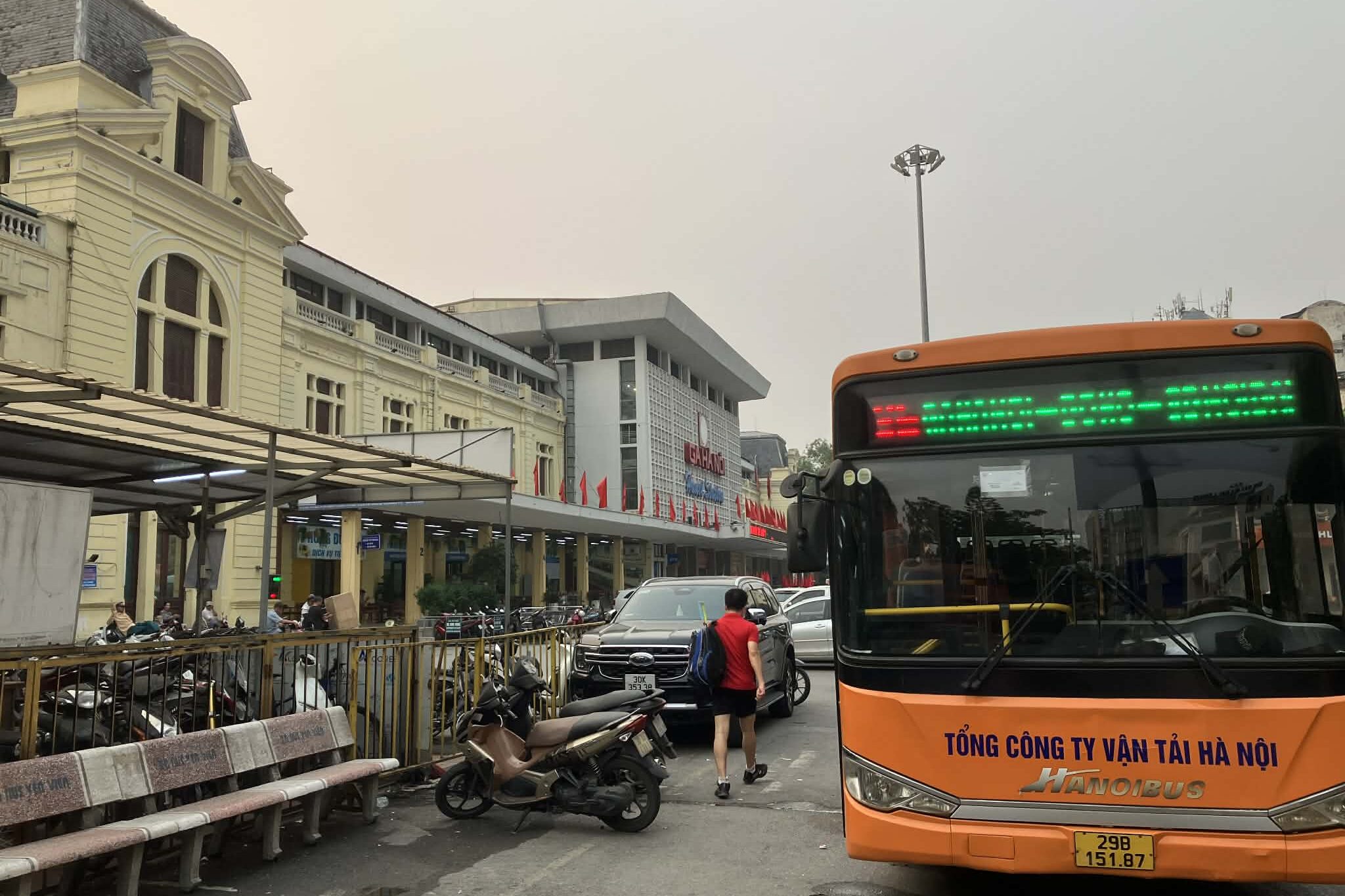ハノイ駅前の86番バス停留所｜ノイバイ空港方面へ向かう空港バスの発着ポイント