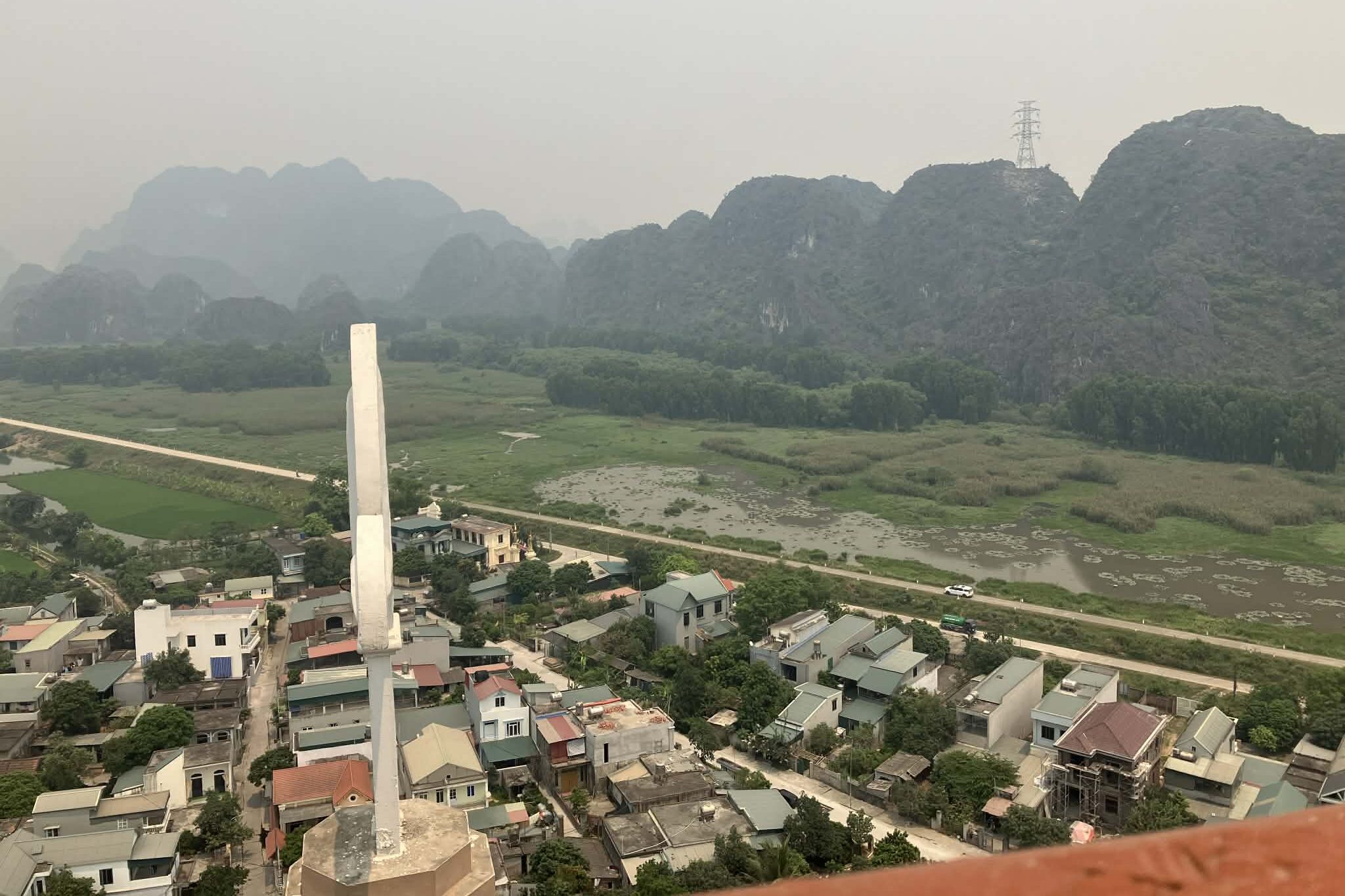 Lang Van教会の上から見た周辺の景色