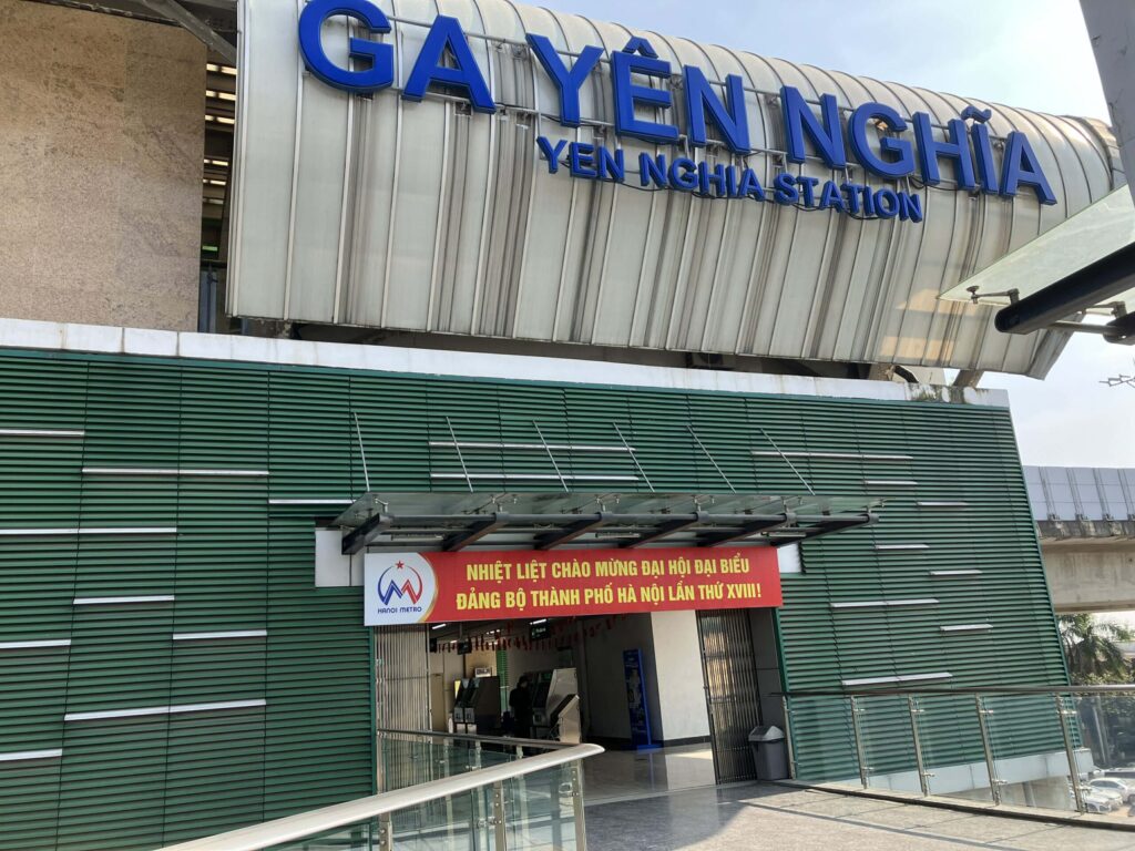 ハノイメトロ2A号線の終点Yen Nghia駅の外観