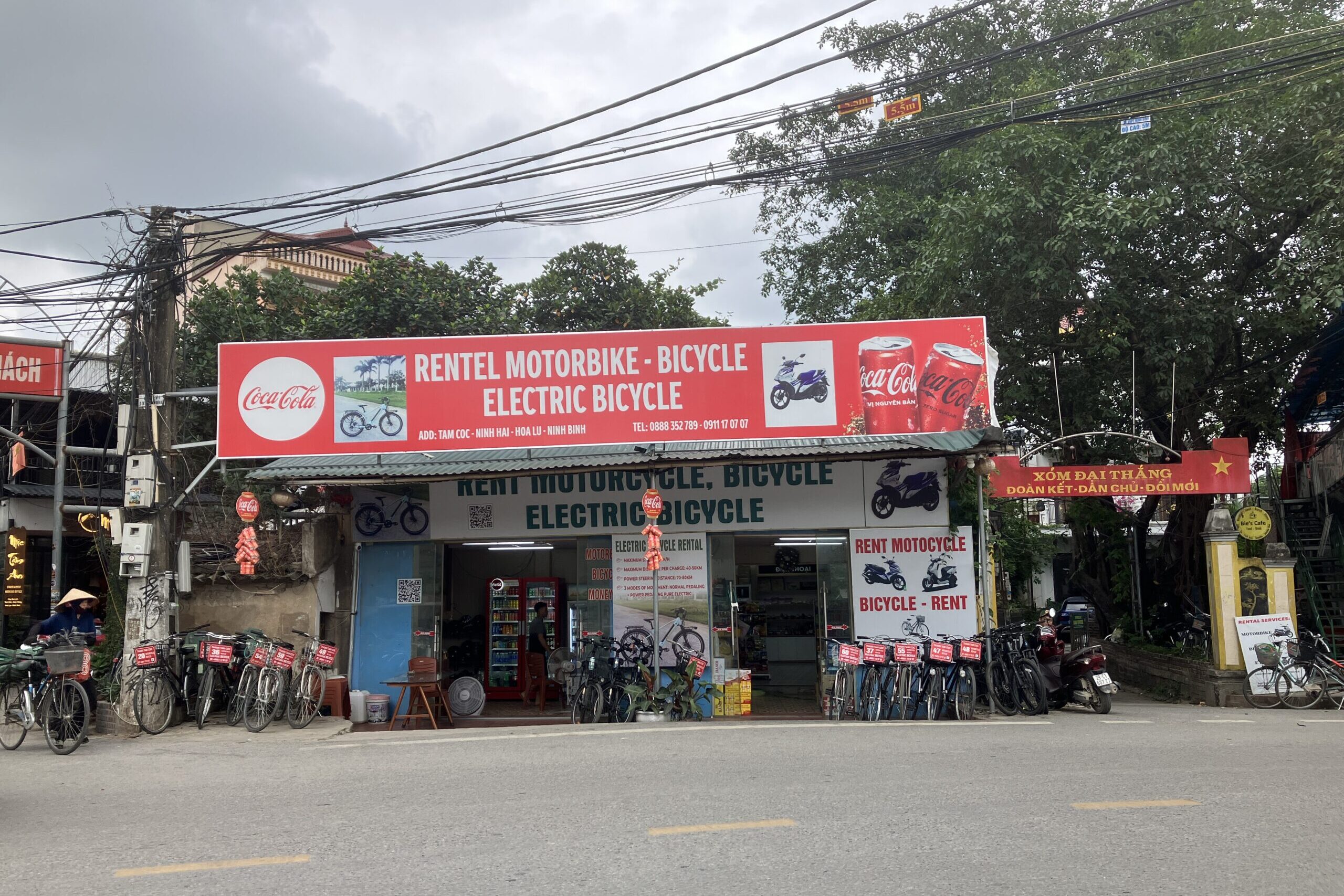 タムコック中心部の自転車・バイクレンタル店