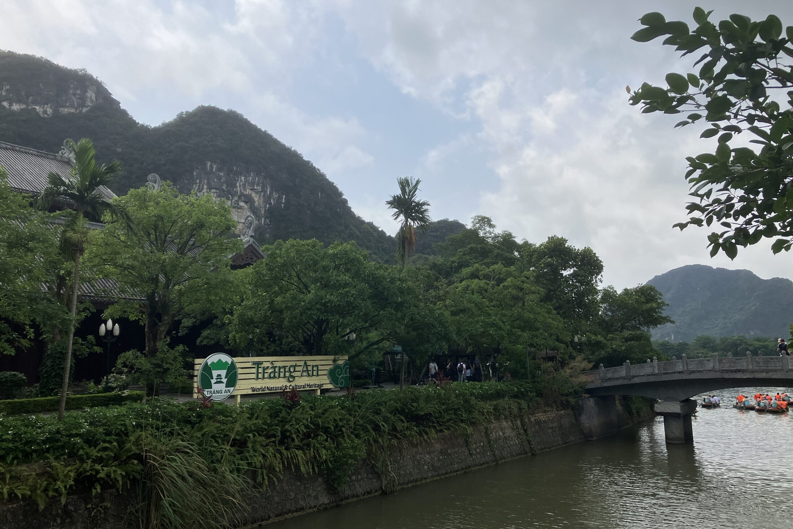 チャンアンの入口付近とボート乗り場周辺の風景