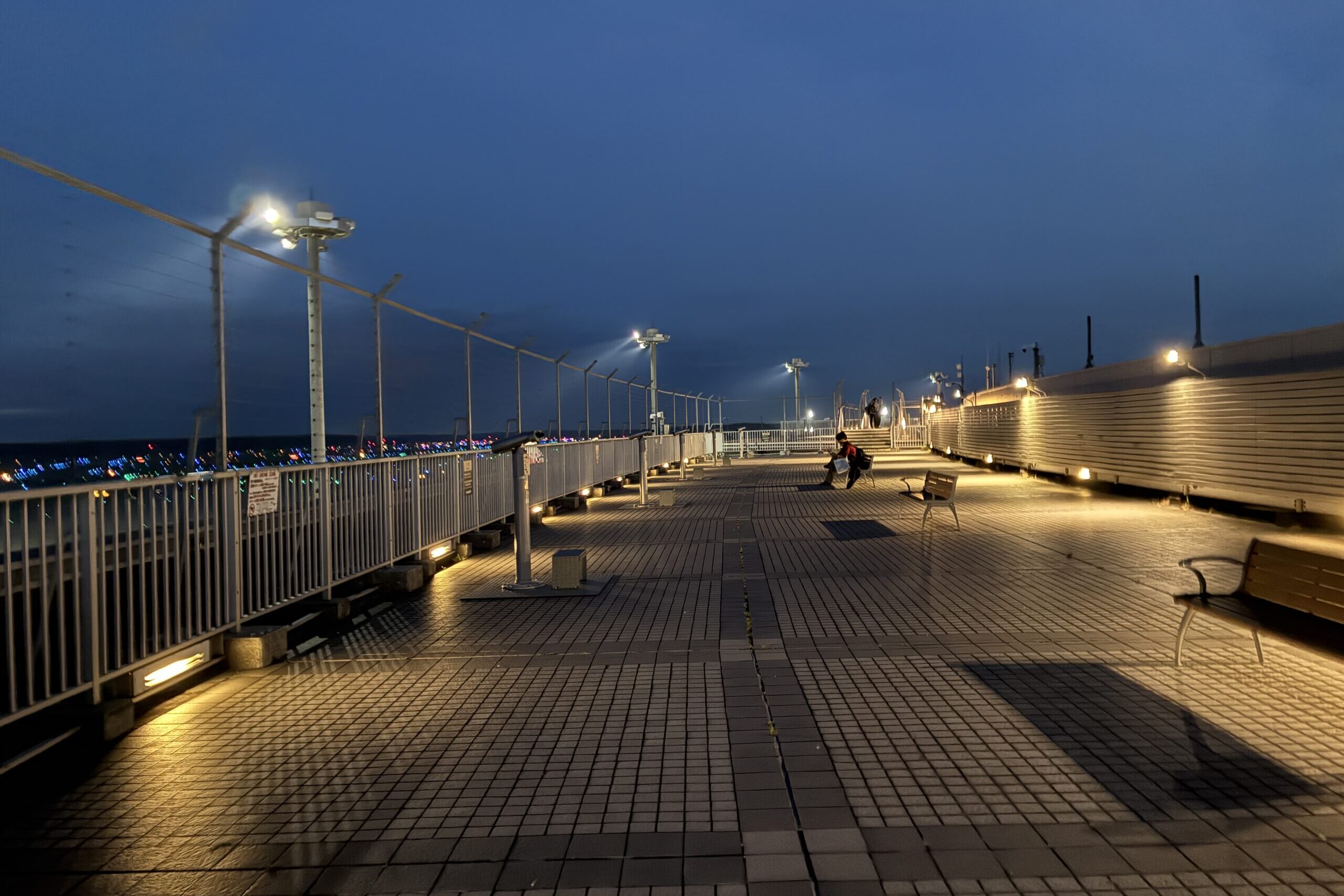 新千歳空港展望デッキの夜間の様子