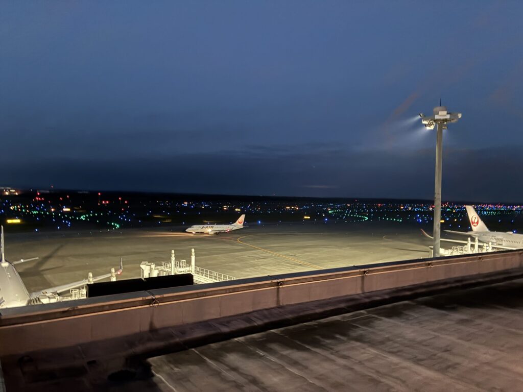 新千歳空港展望デッキから見た夜の駐機場