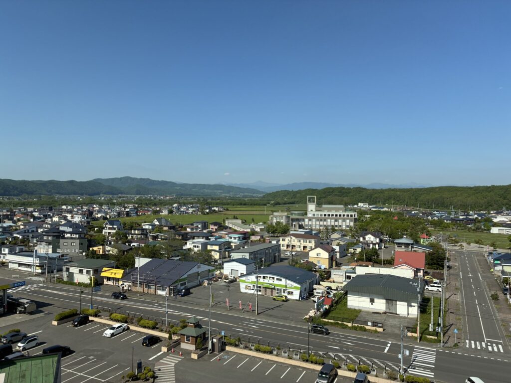 レ・コード館展望室から見た日高山脈方面の景色