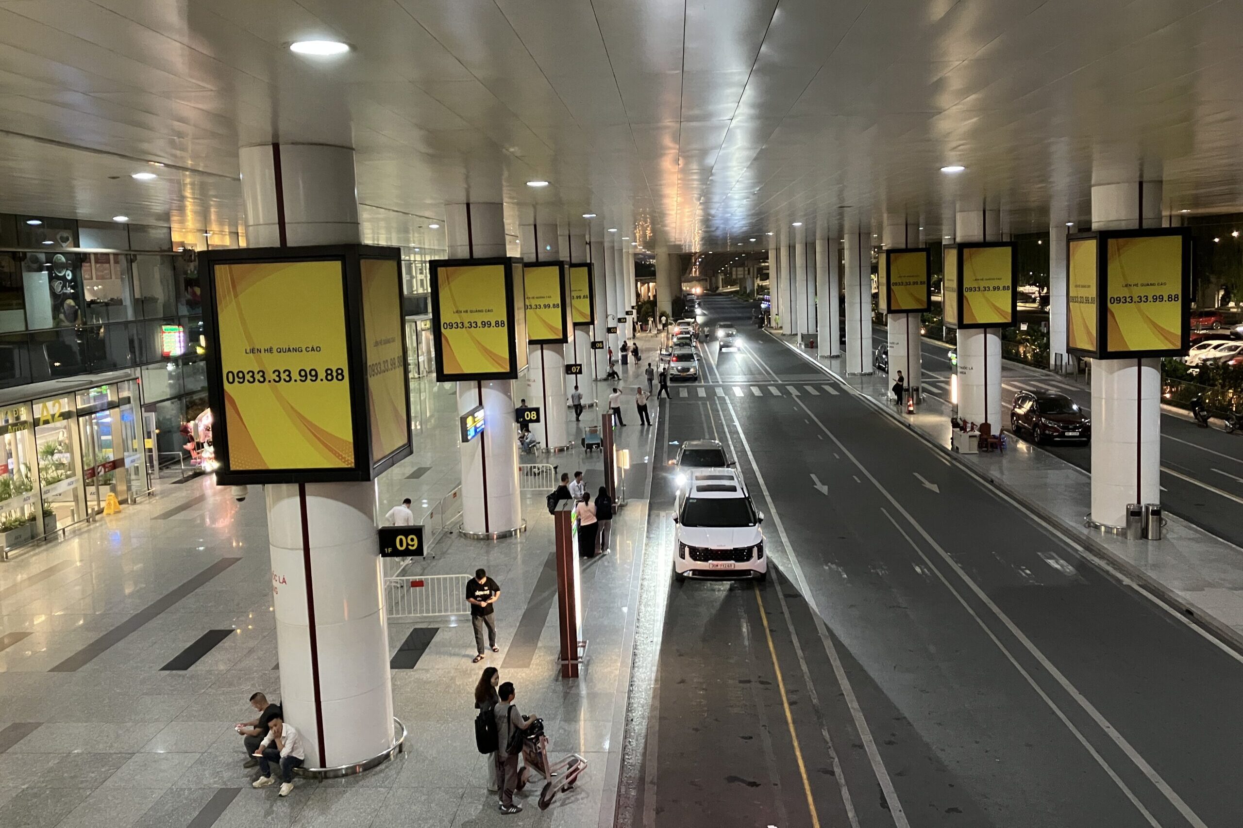 深夜0時過ぎのノイバイ空港T2到着エリア