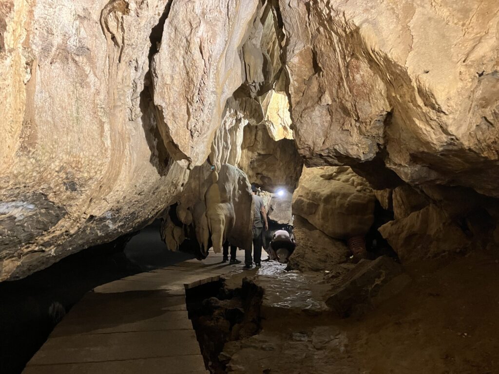 Mermaid Caveの奥へ続く通路