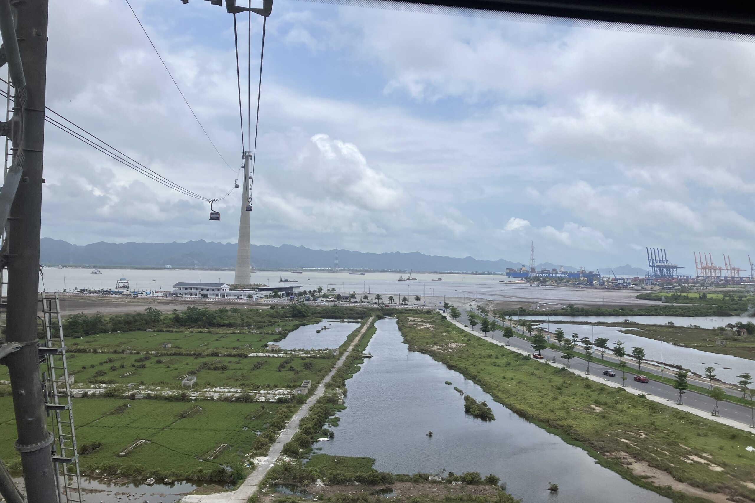 カットバ島へ向かうロープウェイ