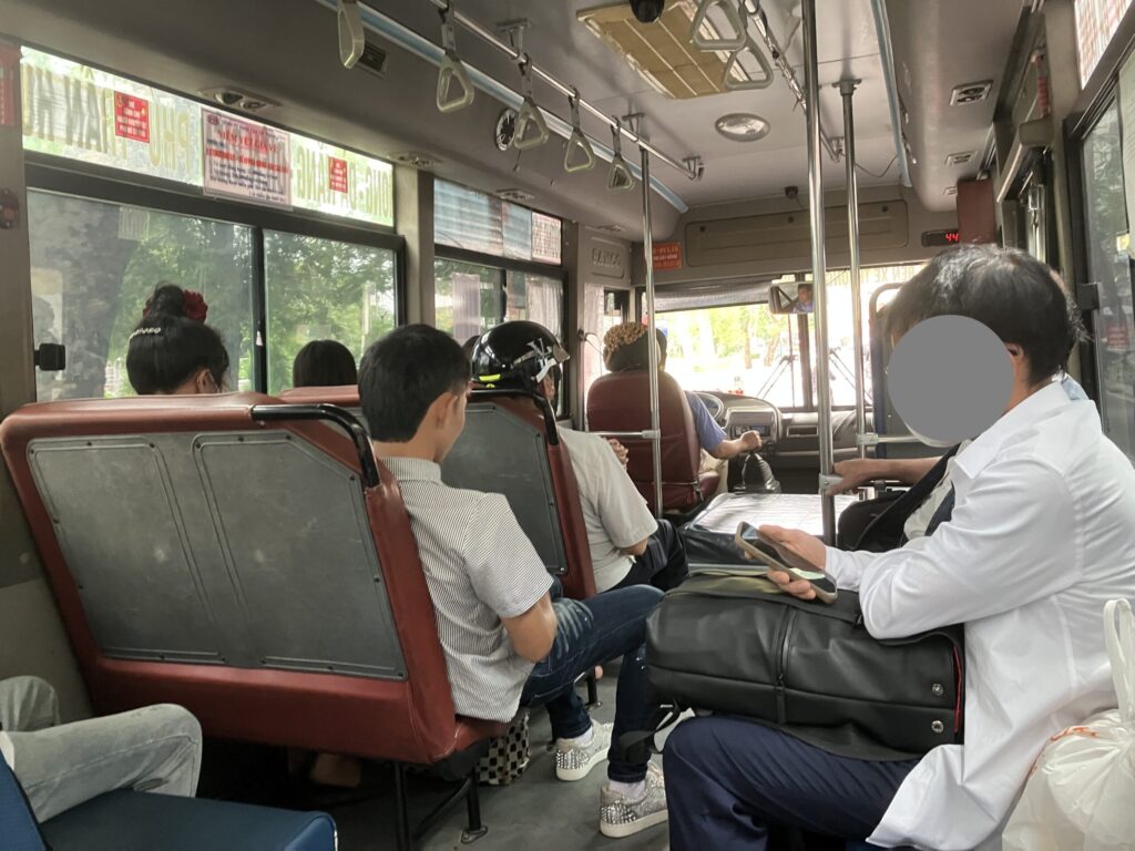 16C路線バスの車内
