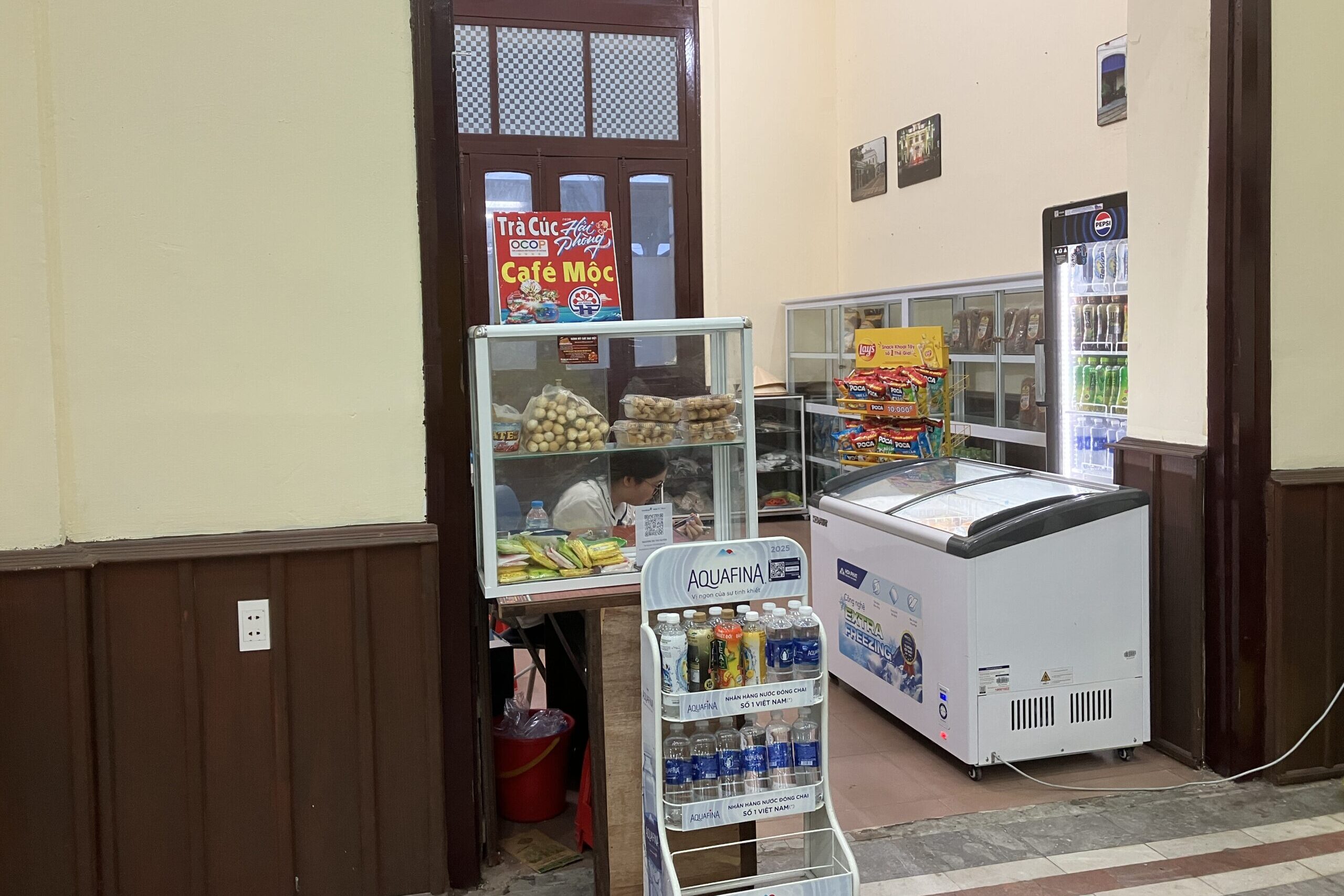 ハイフォン駅構内の売店