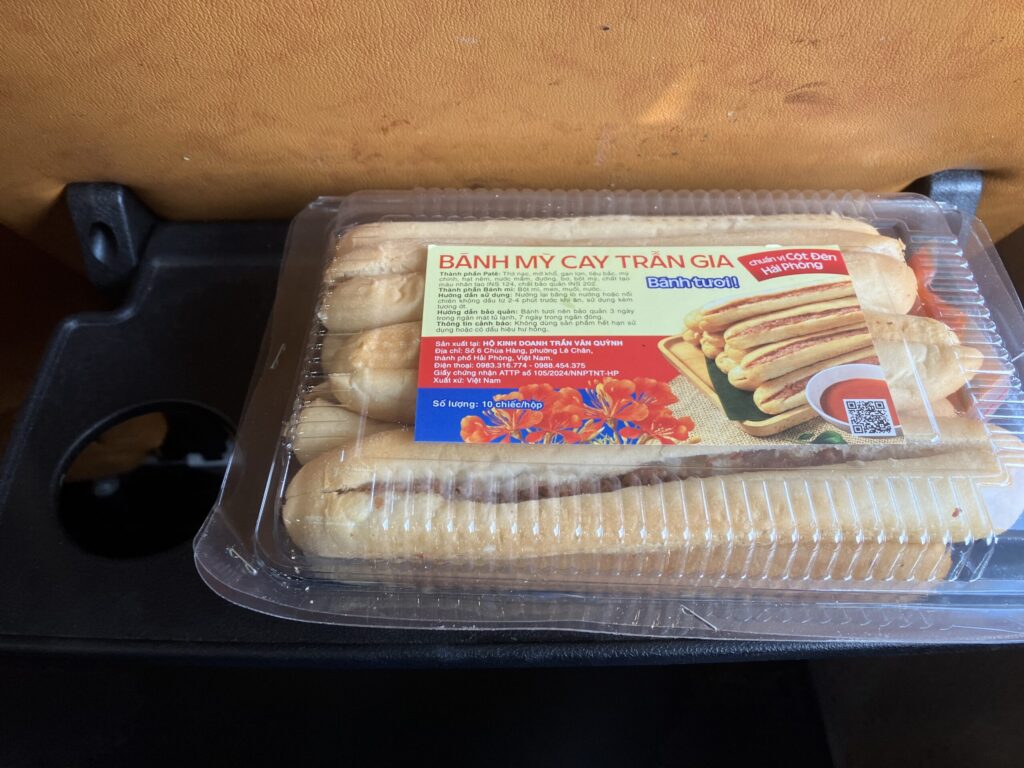 ハイフォン名物バインミーの車内販売