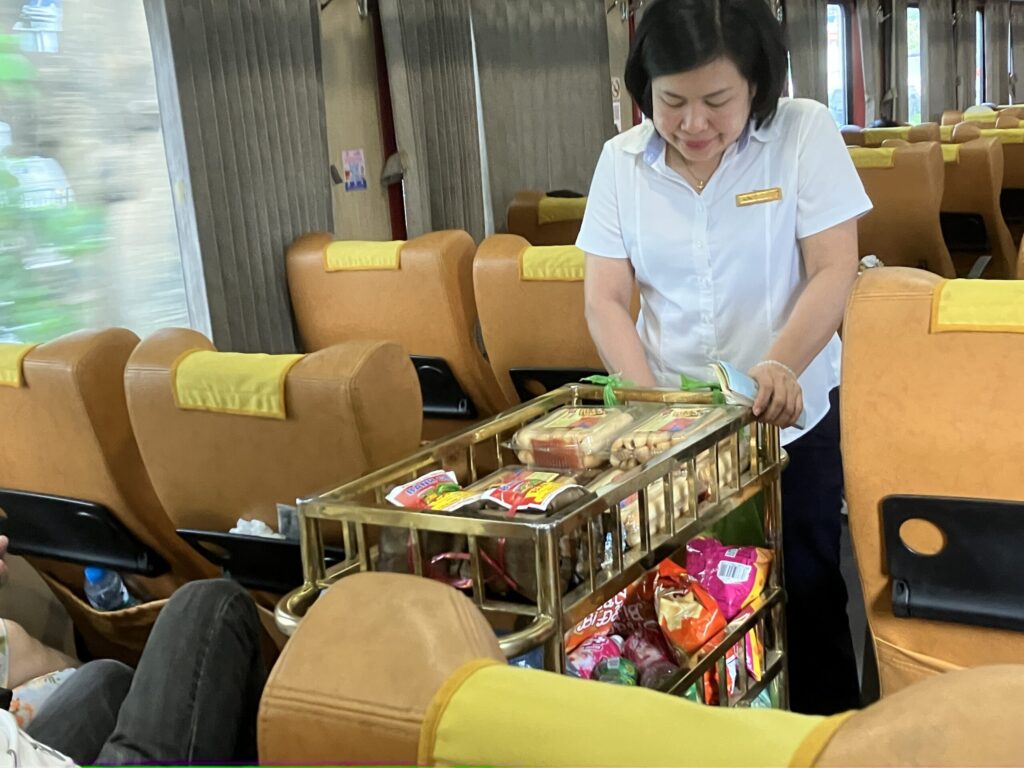 ハイフォン行き列車の車内販売