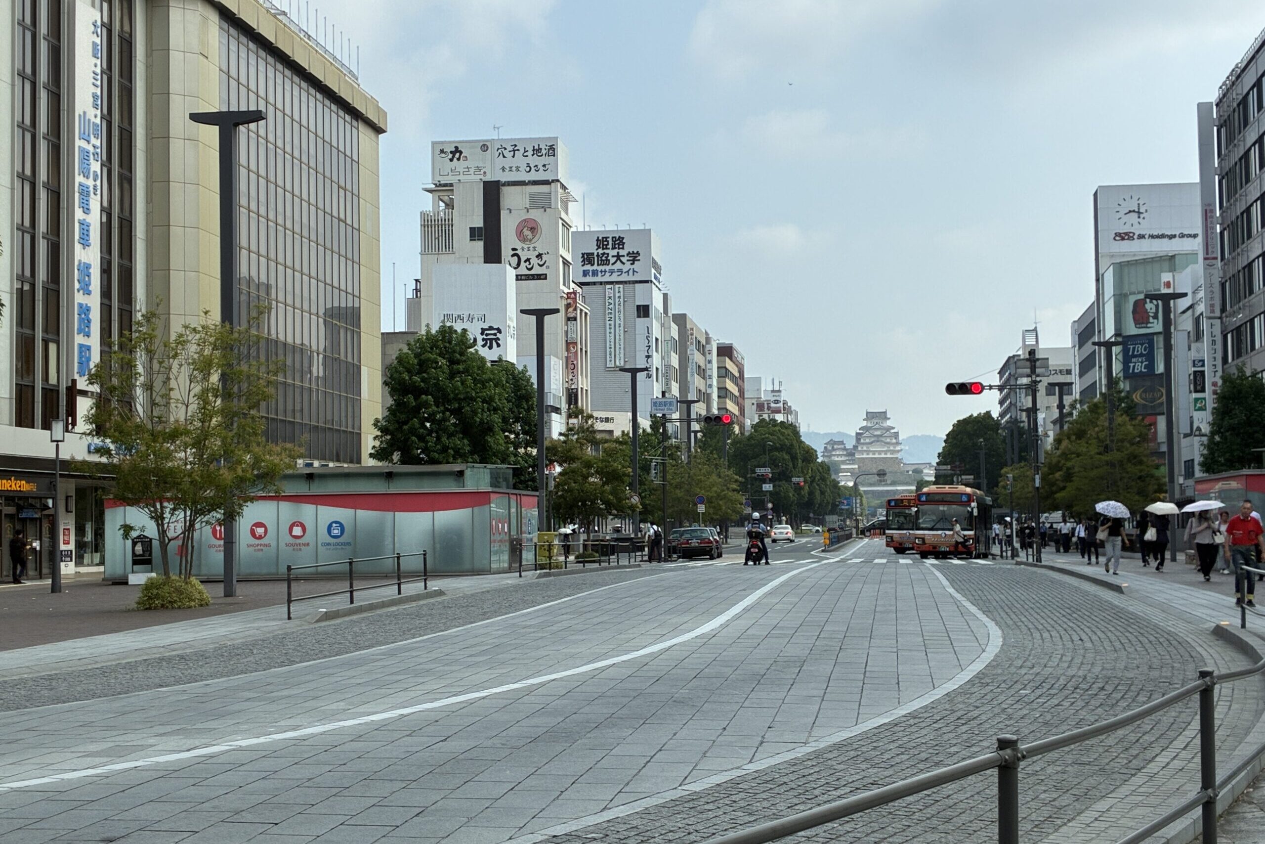 姫路駅前から見える姫路城