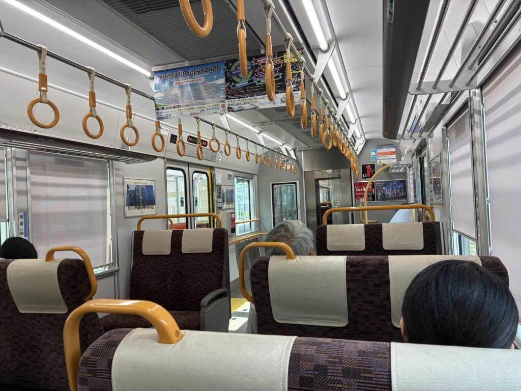 JR西日本普通列車の車内