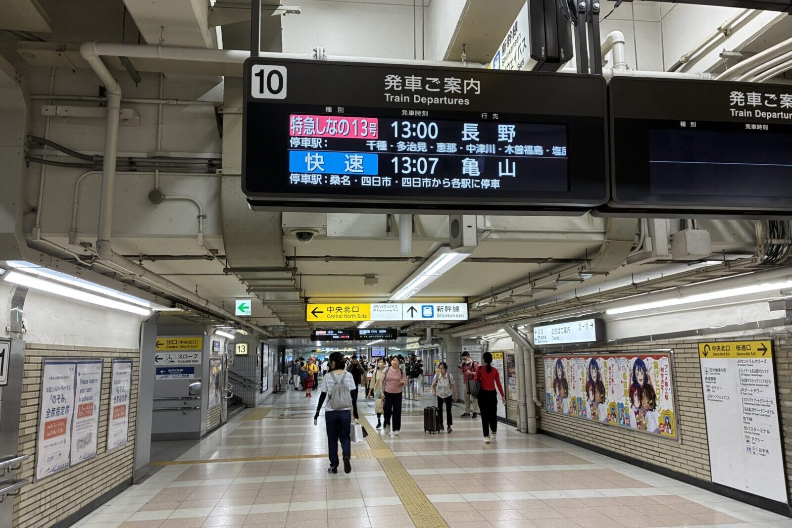 名古屋駅の亀山行き快速発車案内