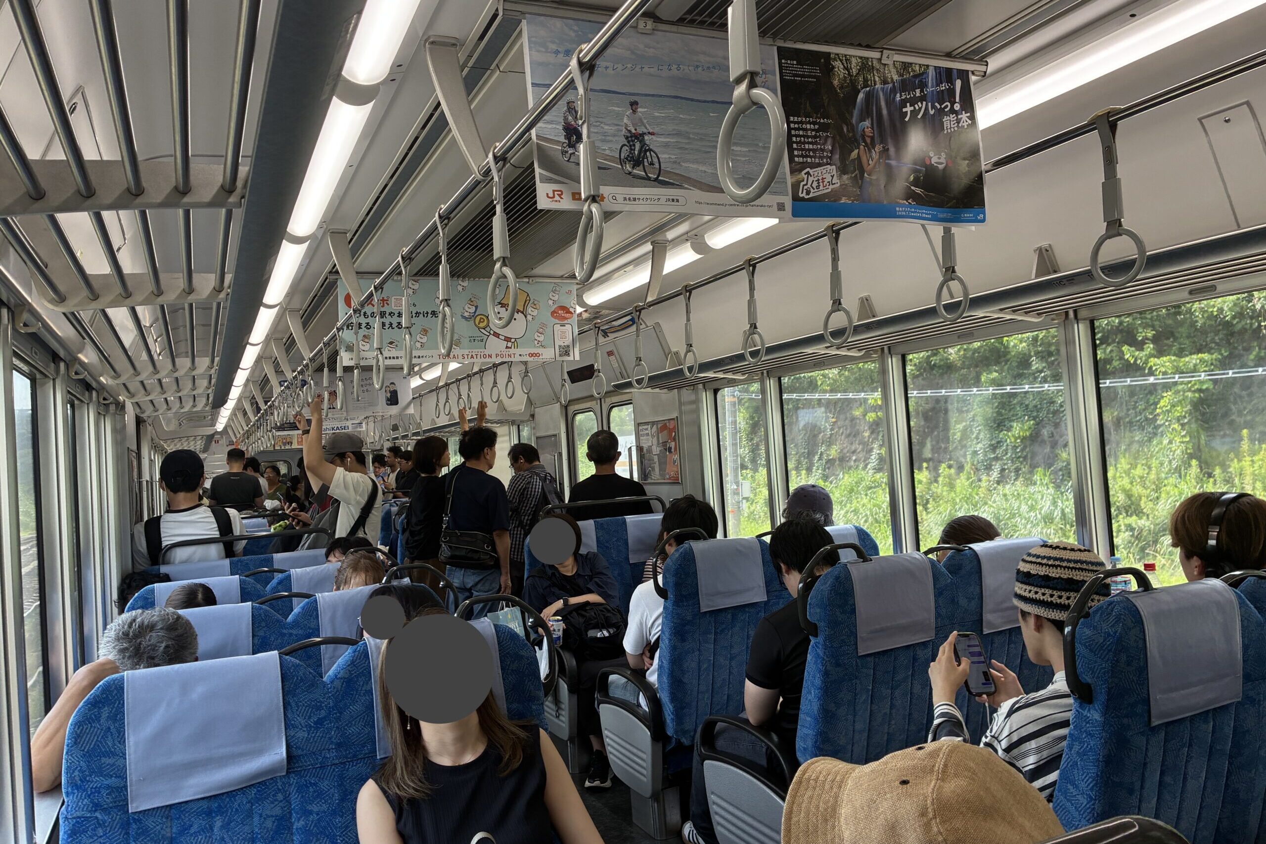 東海道本線普通列車の車内