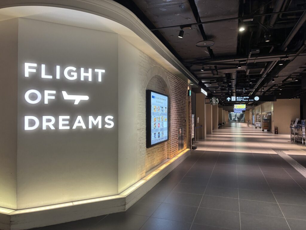 セントレア第2ターミナルへの徒歩ルートにあるFLIGHT OF DREAMS