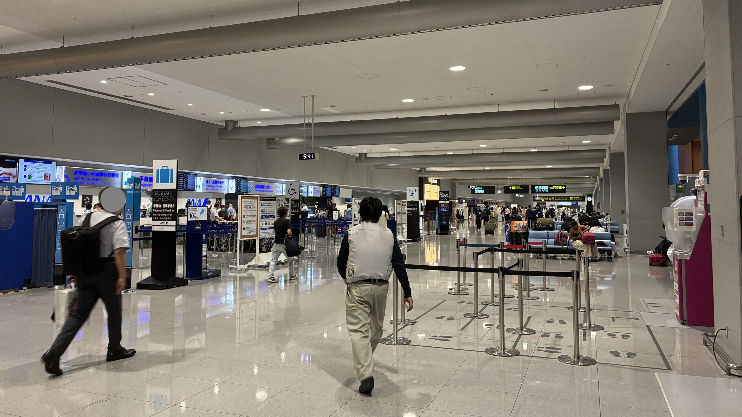 関西空港第1ターミナル2階の国内線出発ロビー