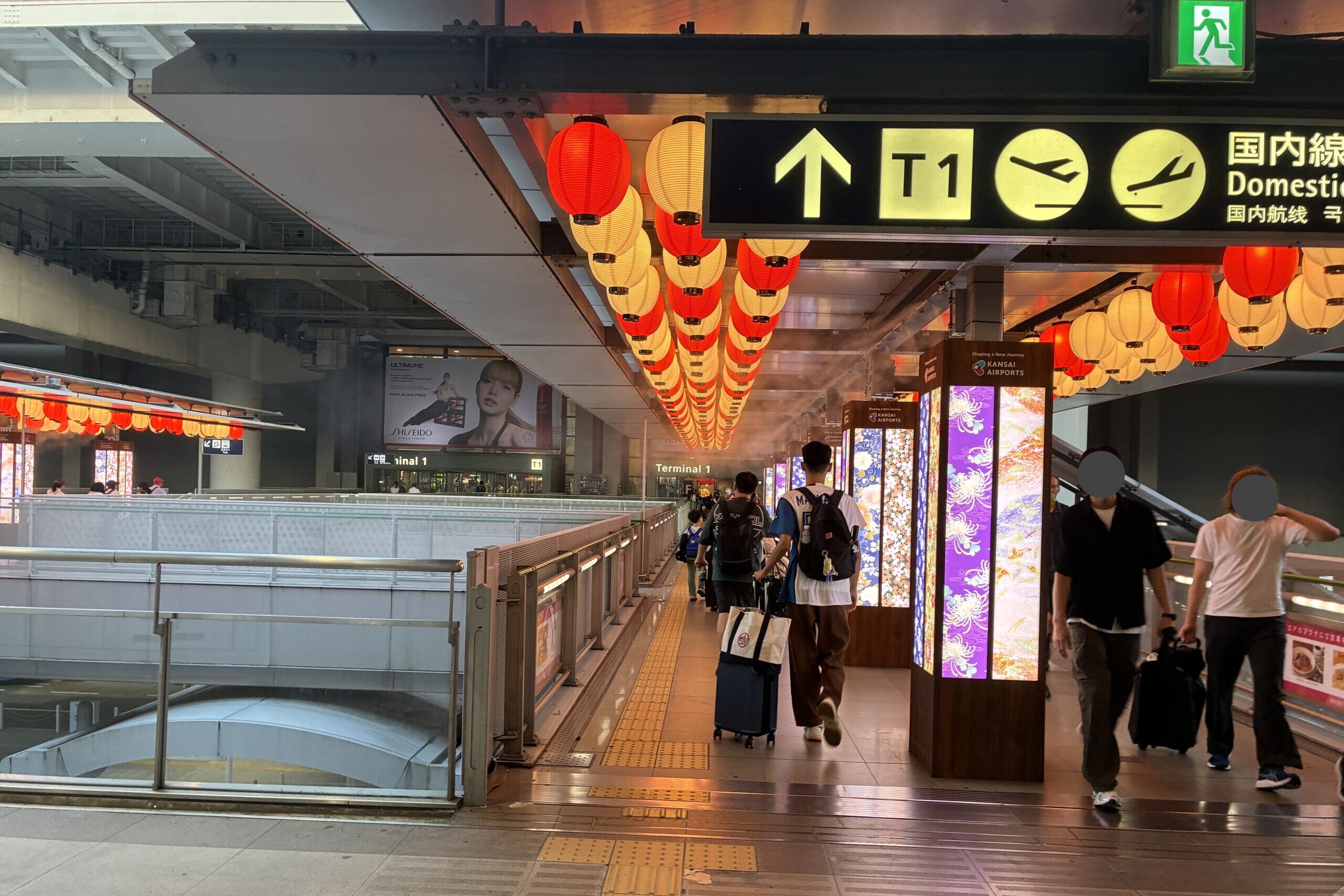 関西空港駅から第1ターミナルへ続く連絡通路