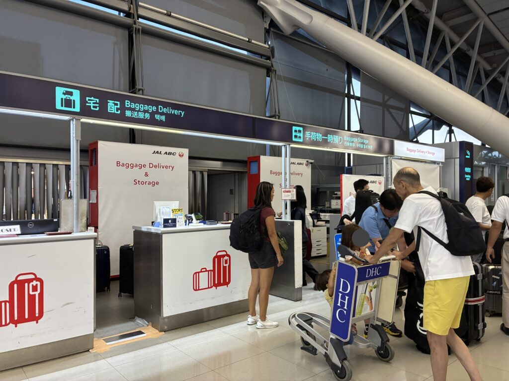 関西空港第1ターミナル4階の荷物預かりカウンター