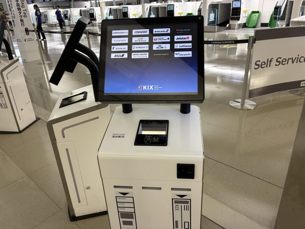 関西空港第1ターミナル4階の自動チェックイン機