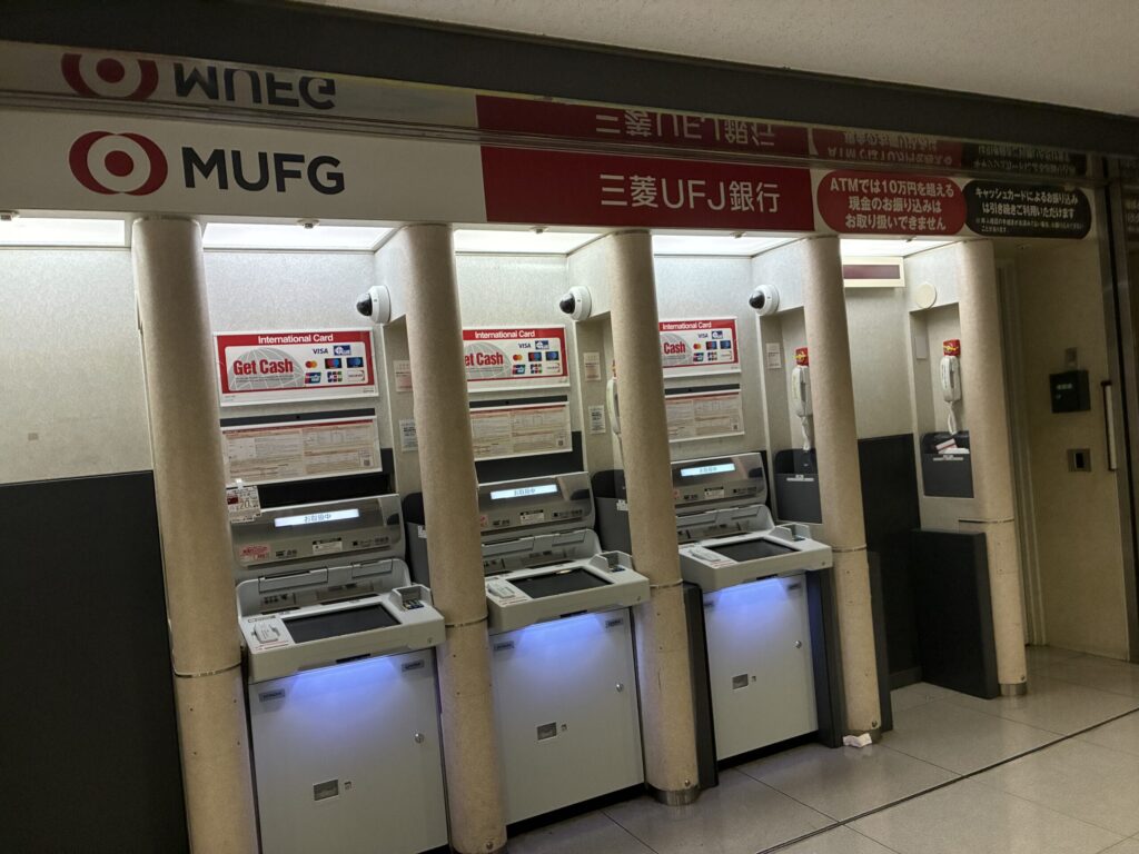 関西空港第1ターミナル2階の三菱UFJ銀行ATM