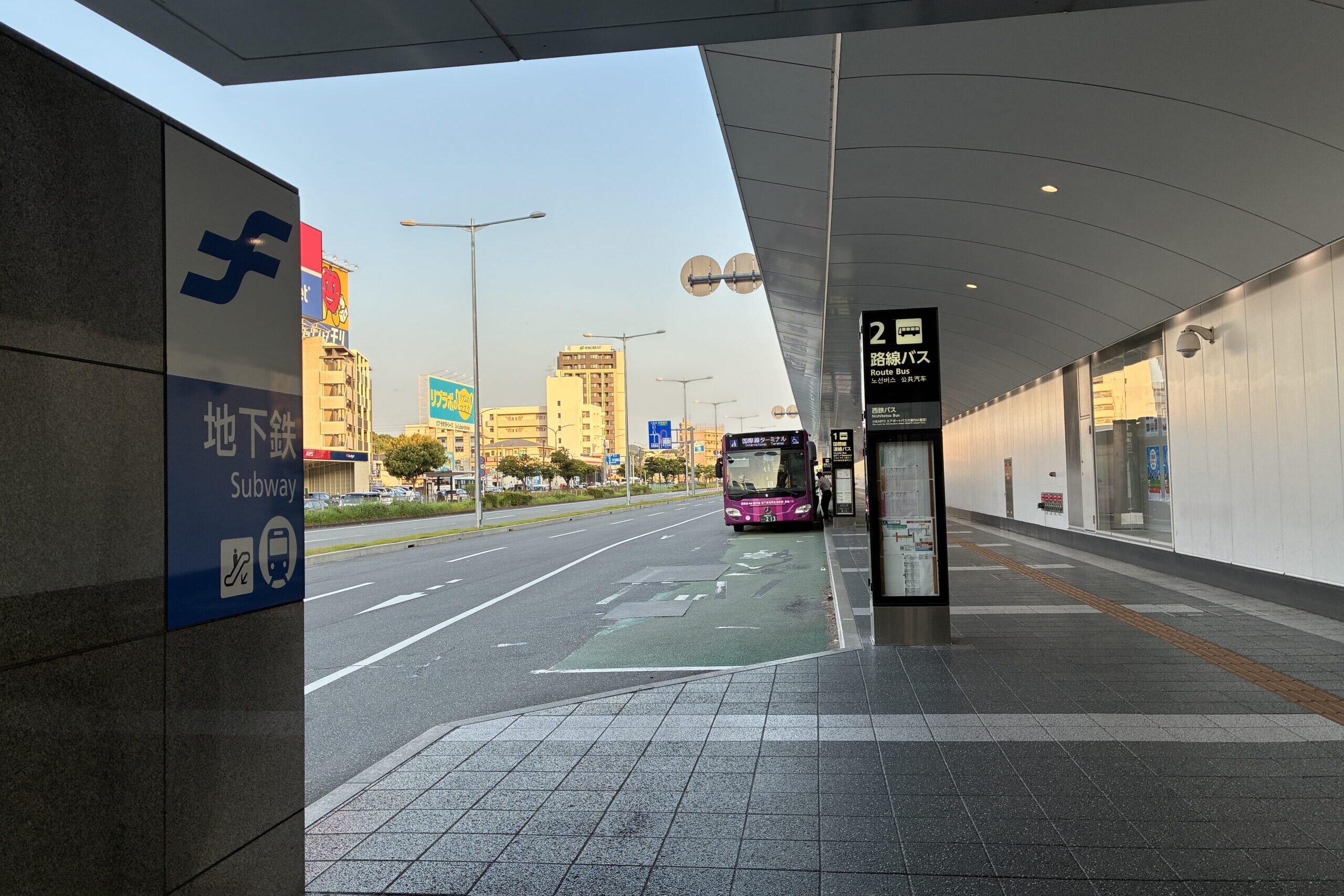福岡空港国内線ターミナルの地下鉄入口