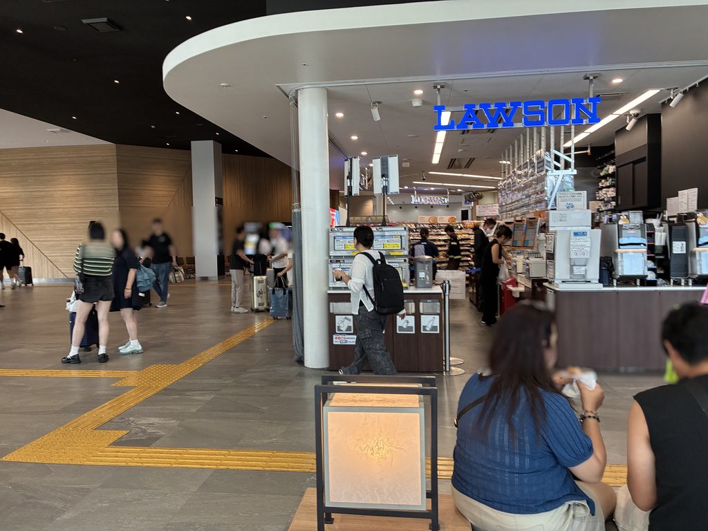 福岡空港国際線ターミナル1階のローソン