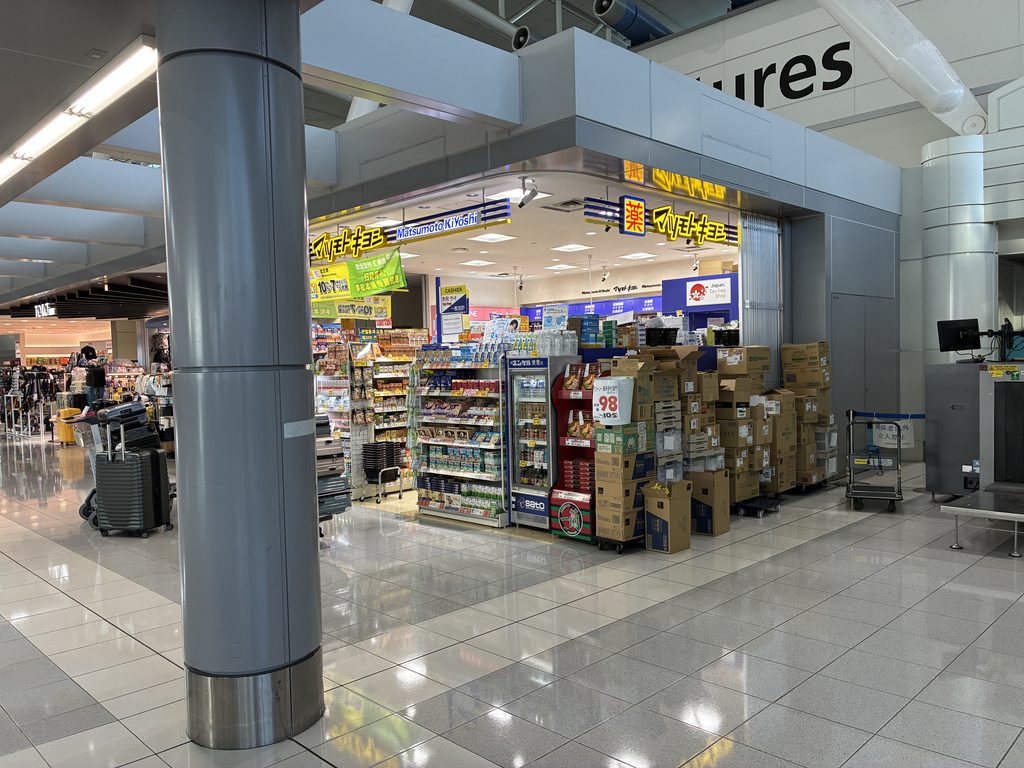 福岡空港国際線ターミナル3階のマツモトキヨシ