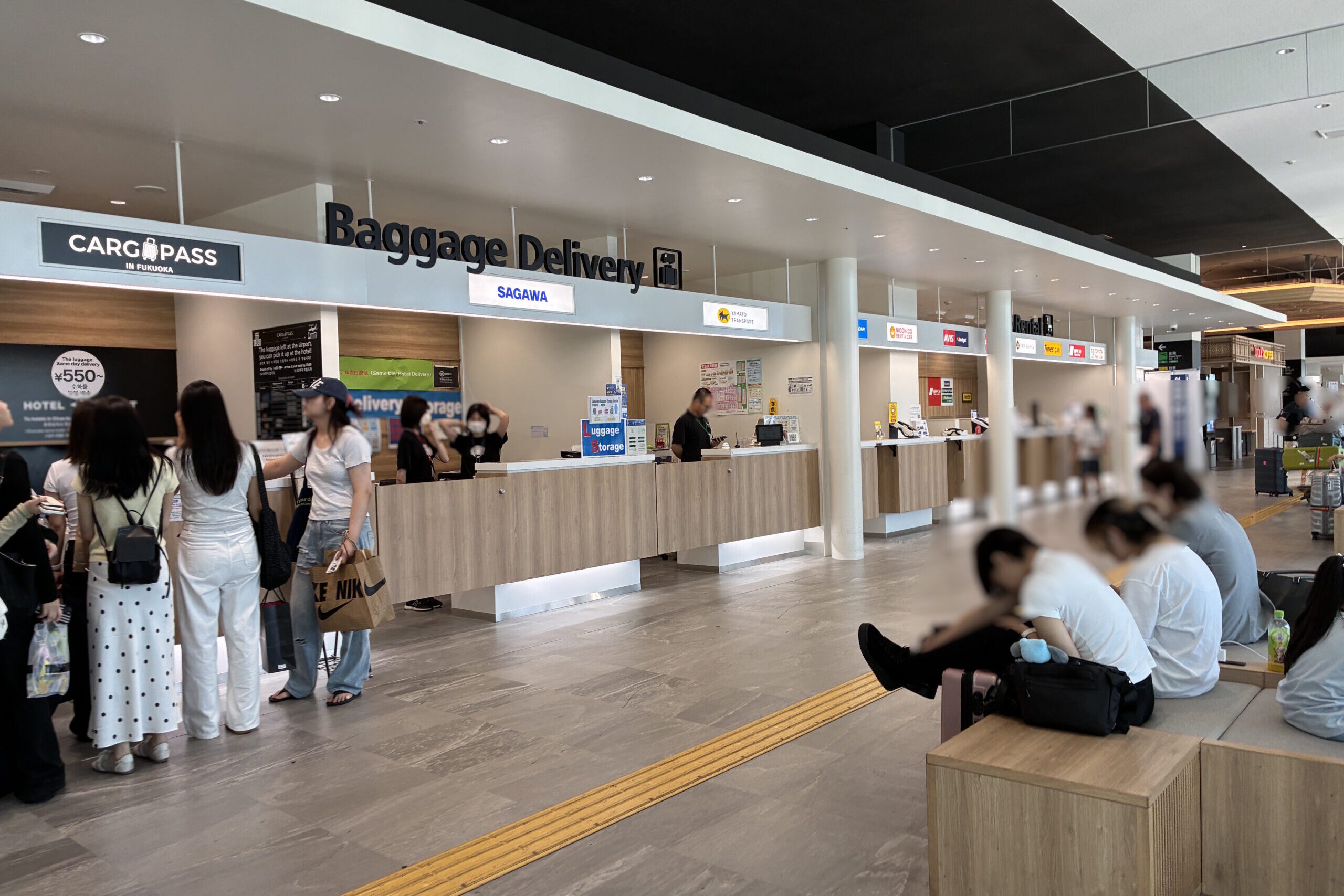 福岡空港国際線ターミナル1階の宅配・手荷物預かりカウンター