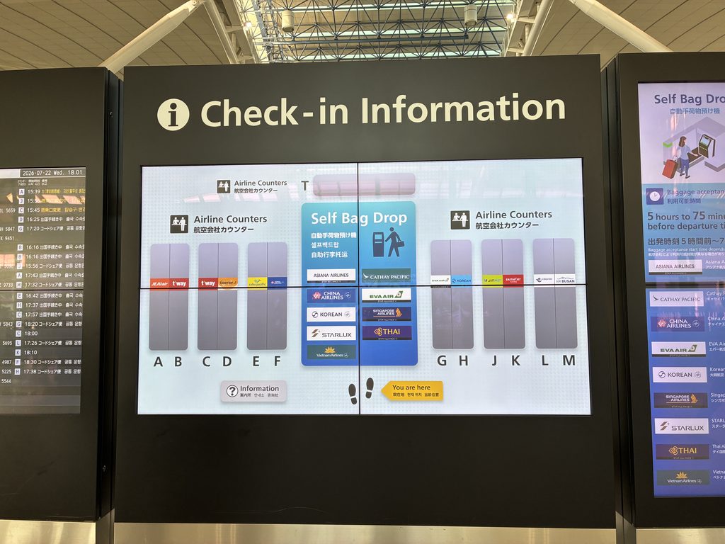 福岡空港国際線ターミナル3階のチェックインカウンター案内