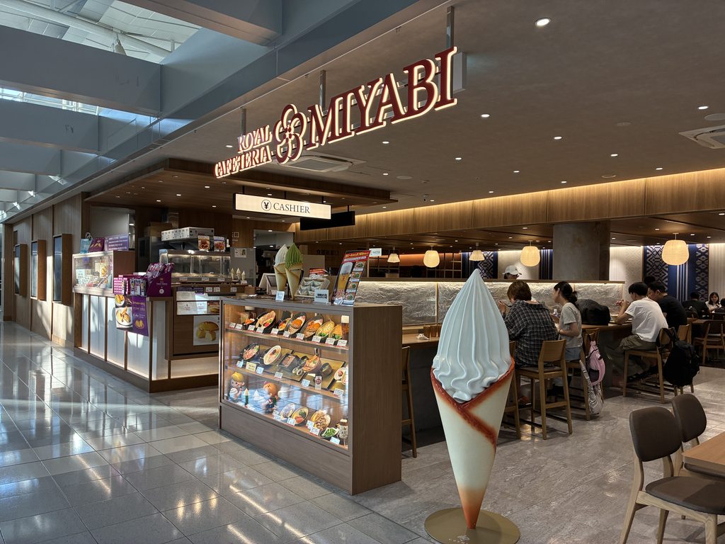 福岡空港国際線ターミナル3階のROYALキャフェテリアMIYABI