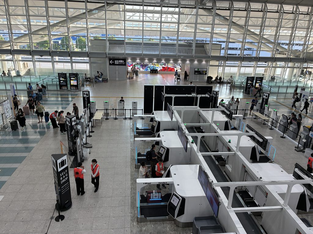 福岡空港国際線ターミナル3階の自動手荷物預け機
