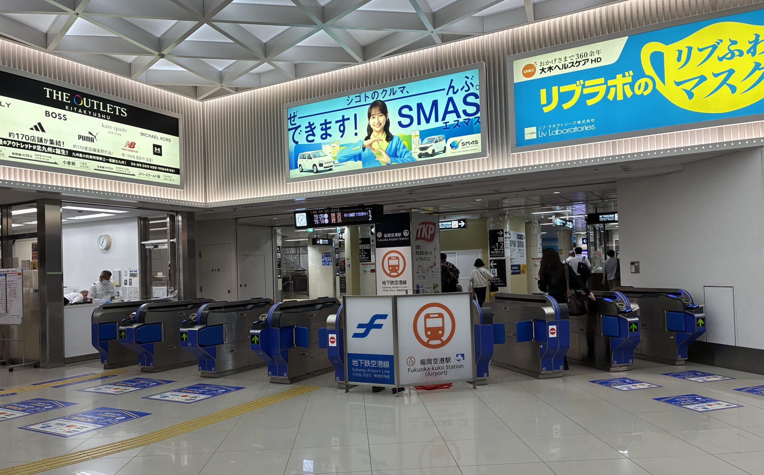 福岡空港国内線ターミナル地下2階の福岡空港駅改札